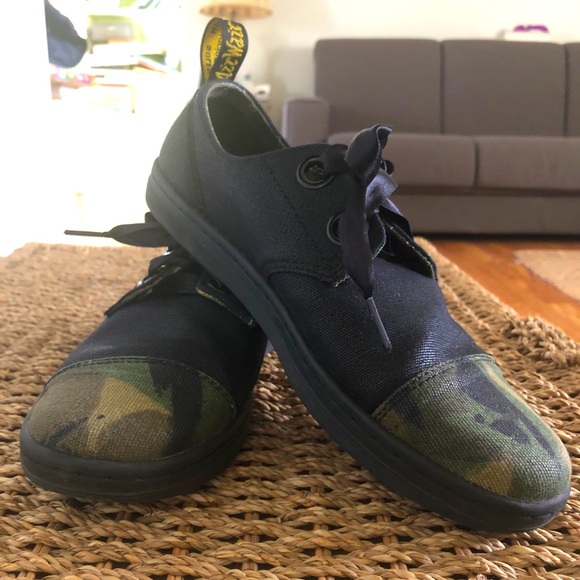 Dr Martins shoes in perfect condition - Picture 3 of 3